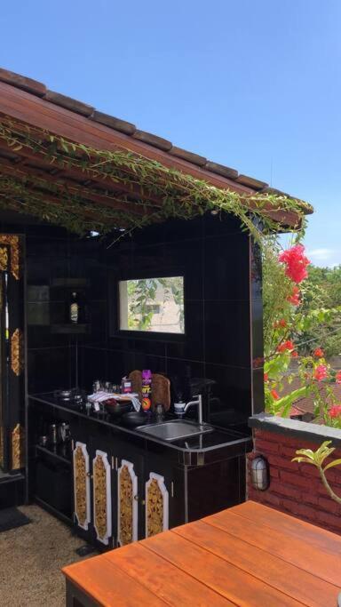 The Hidden Escapes Bingin- Sunset Rooftop Wood House With Ocean View & Private Kitchen أُلُواتو المظهر الخارجي الصورة